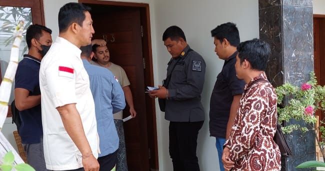 podiumnews.com-WNA Diamankan Diduga Lakukan Manipulasi Data Diri