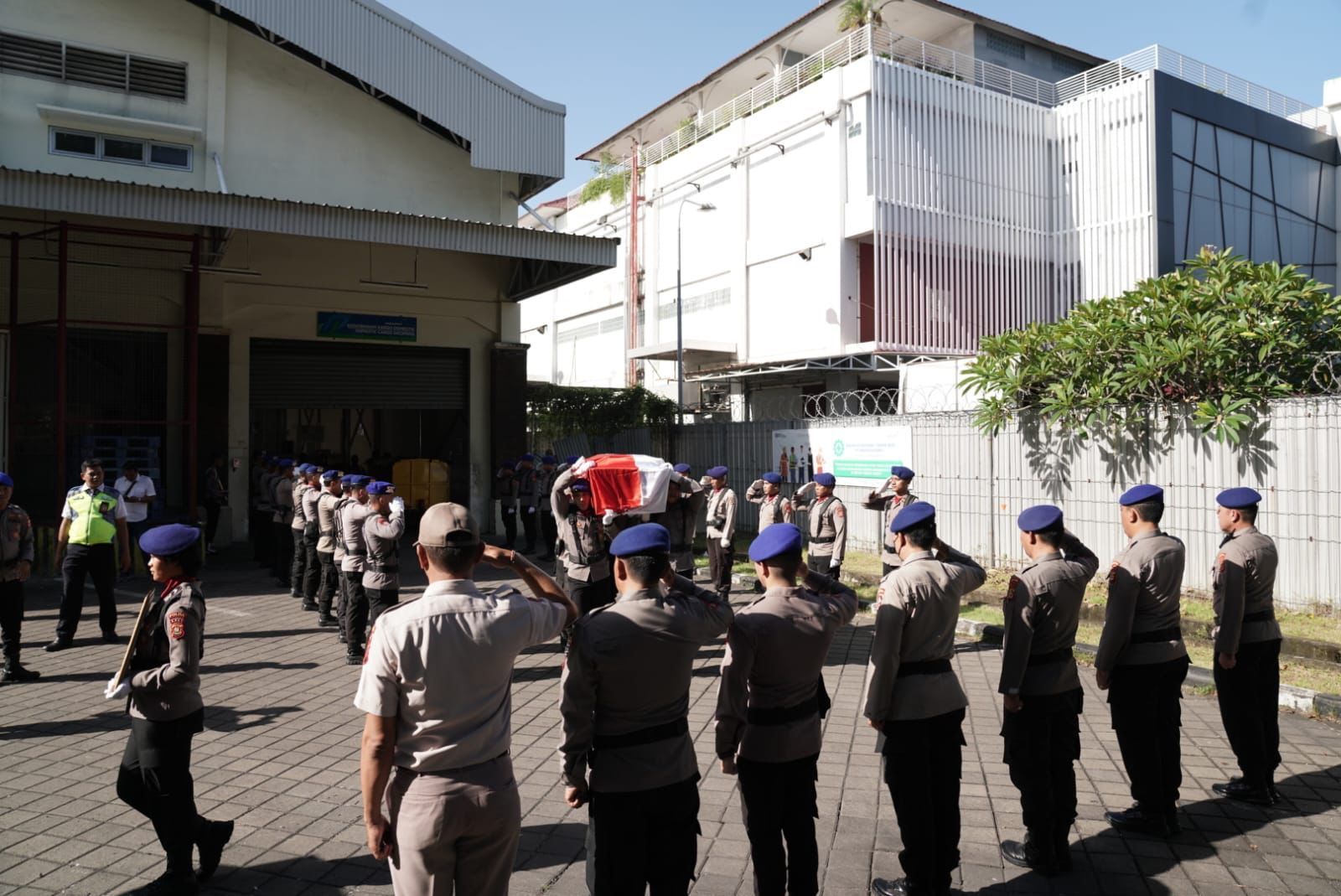 podiumnews.com-Jenazah Bharada Pasek Suksma Tiba di Bali