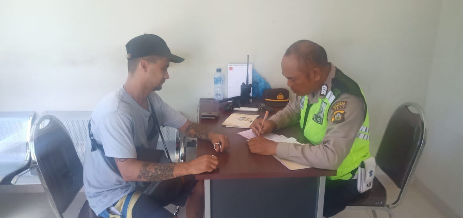 podiumnews.com-Polisi Razia Turis Asing Langgar Lalin di Nusa Dua