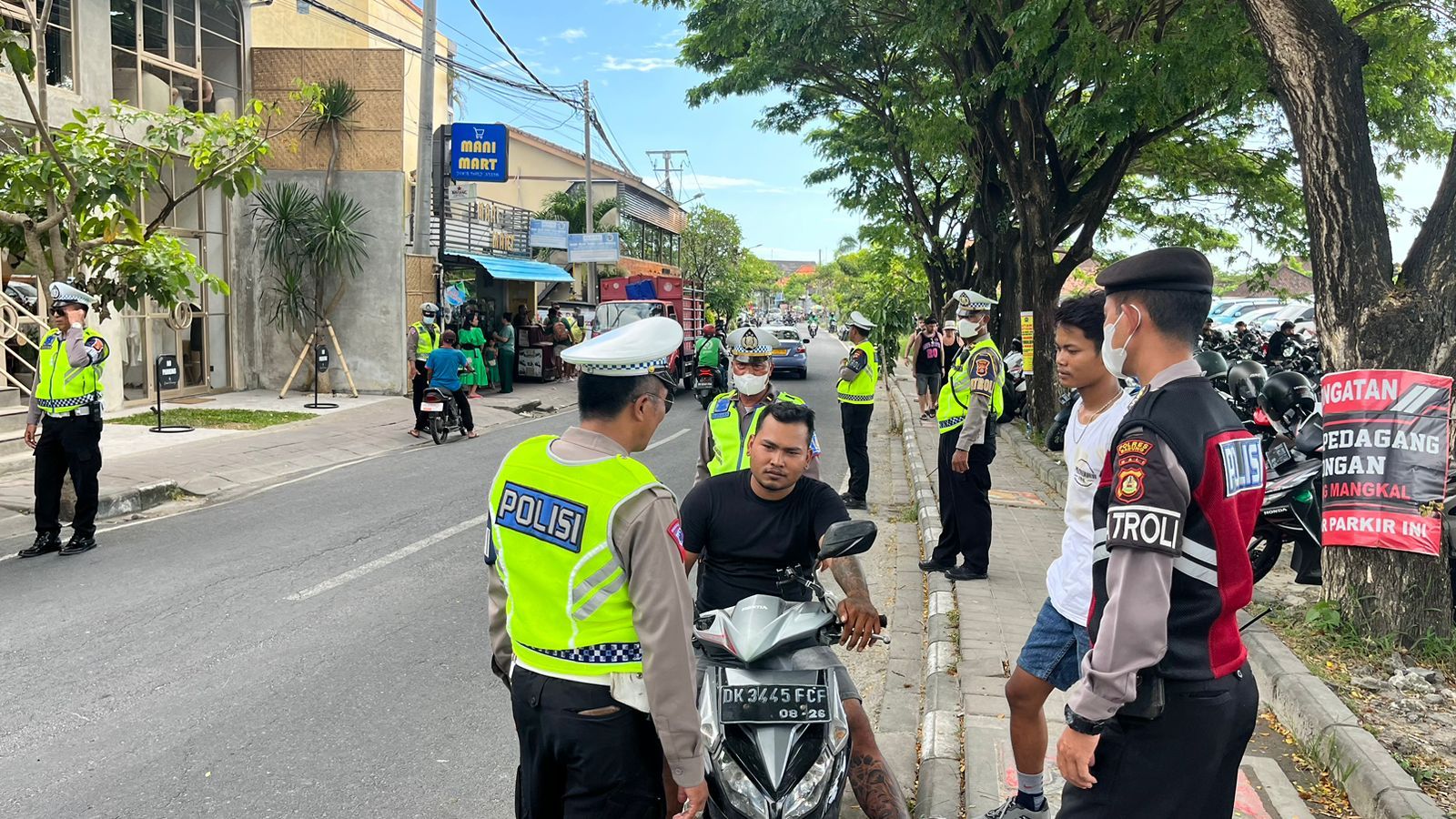 podiumnews.com-Dua Puluh Pelanggar Terjaring Razia Lalin di Canggu 