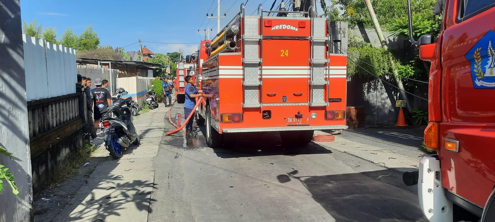 podiumnews.com-Warung dan Eks Proyek Vila di Umalas Terbakar