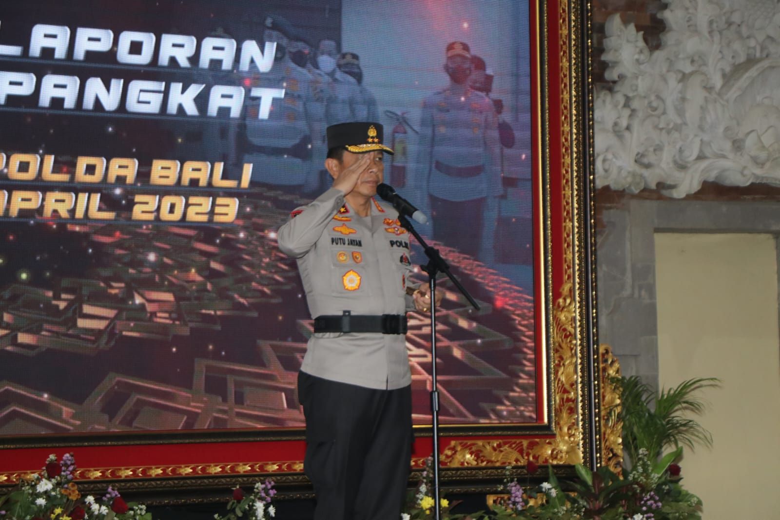podiumnews.com-Kapolda Bali Pimpin Upacara Naik Pangkat 116 PNS Polri