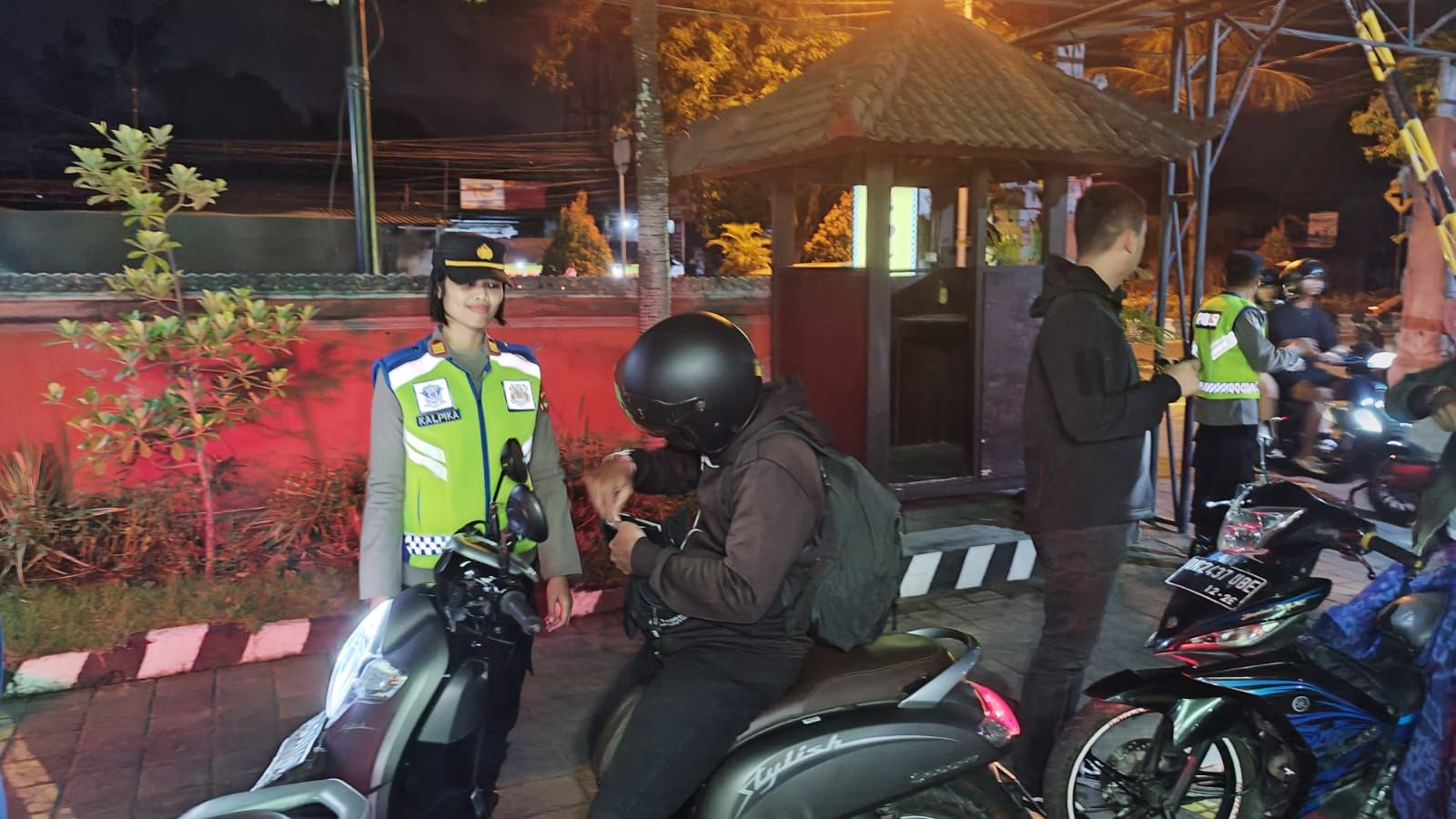 podiumnews.com-Sejumlah Pemotor Berupaya Kabur Saat Razia