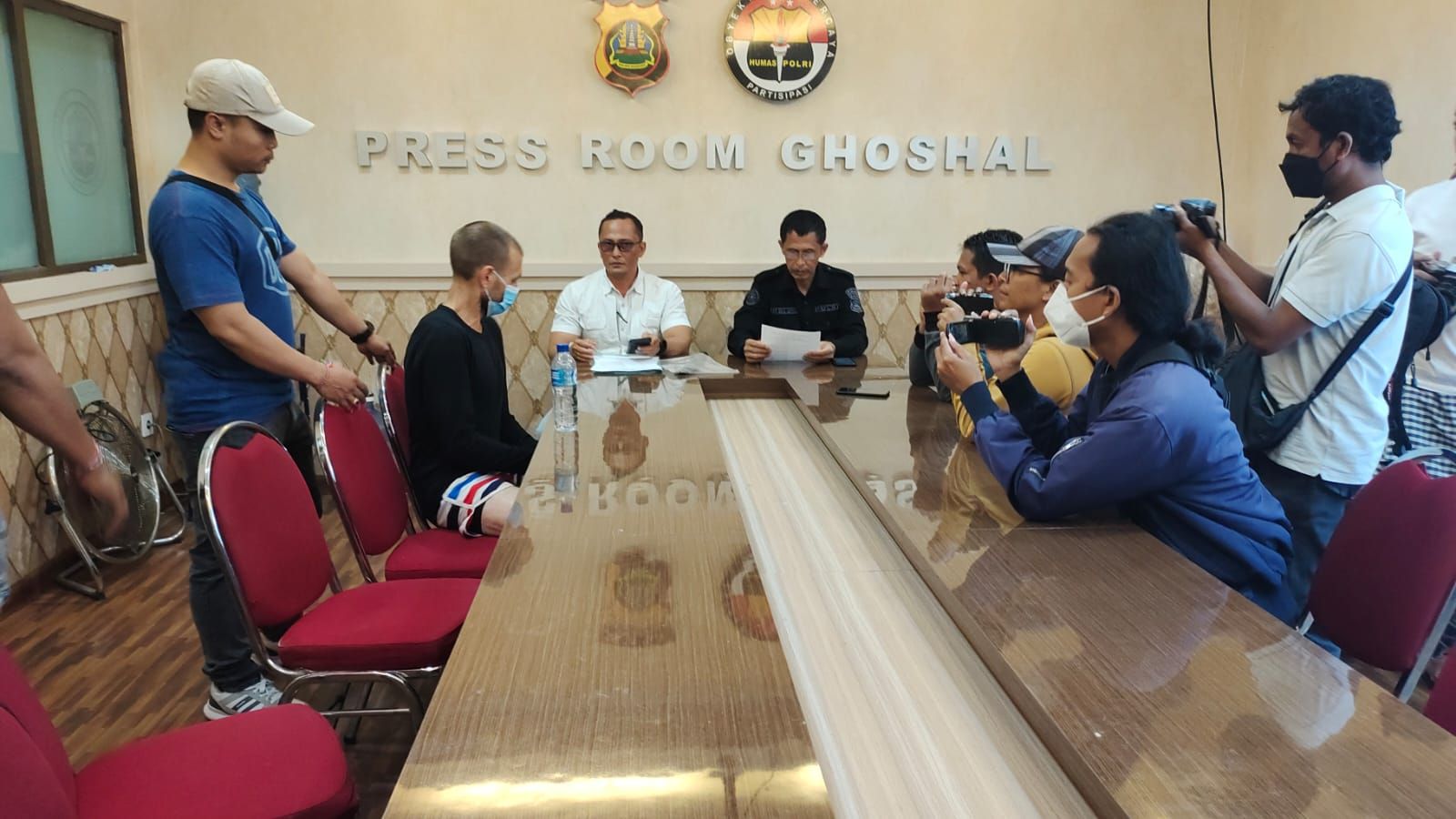 podiumnews.com-Bule Rusak Mobil Kepala SPN Singaraja Ngaku Kelaparan