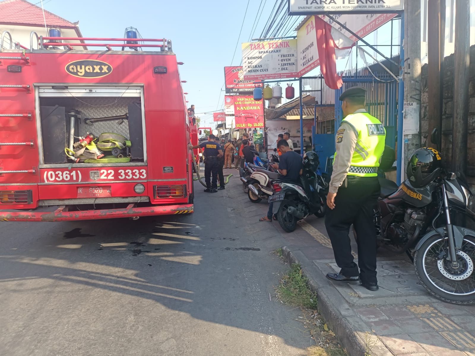 Di Pedungan, Rumah dan Motor Terbakar