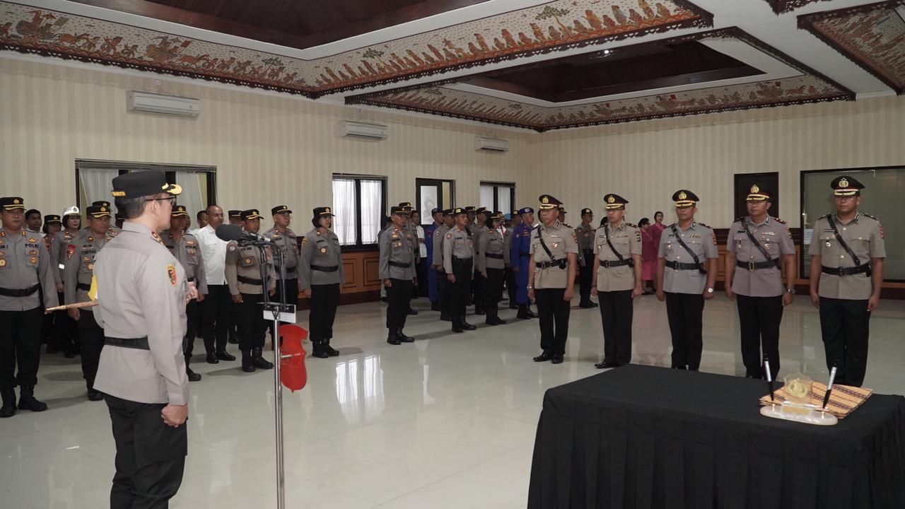 podiumnews.com-Tiga Pejabat Polresta Denpasar Dimutasi