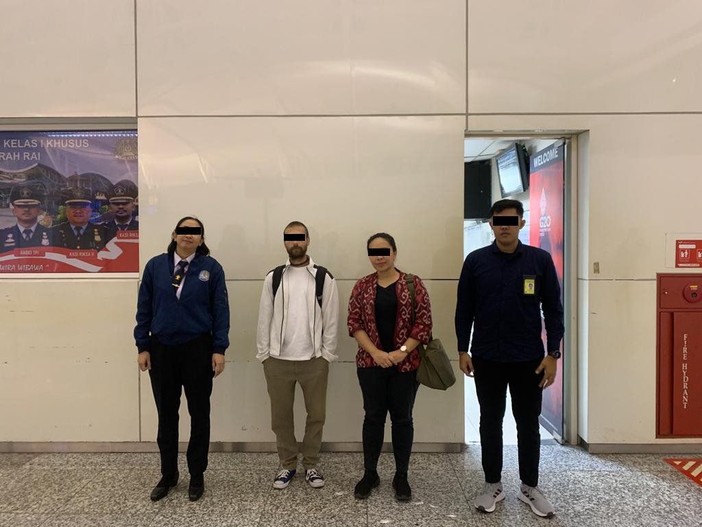 Warga AS Rusak Mobil Polisi Dideportasi