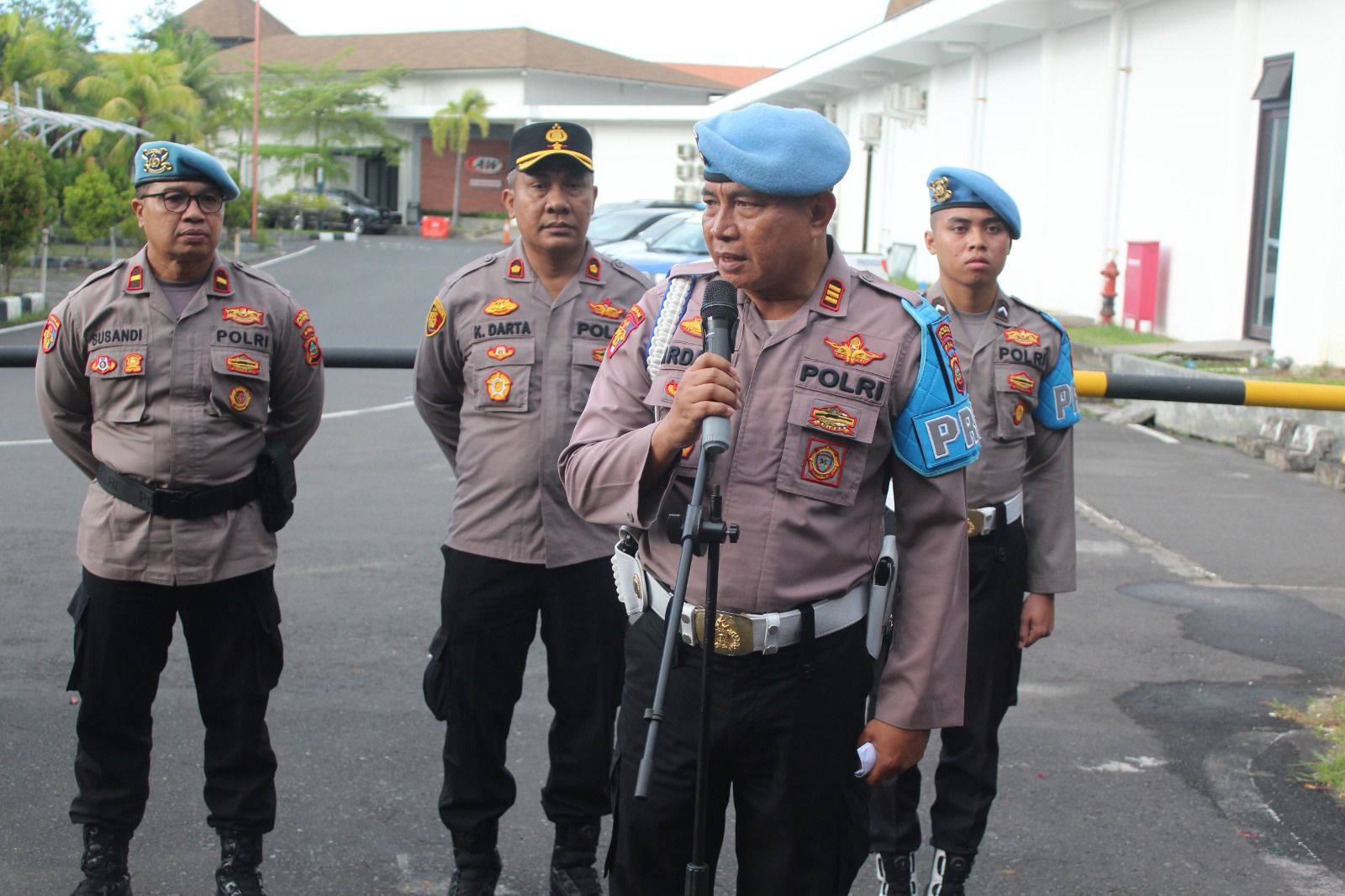 podiumnews.com-Polisi Polres Bandara Ngurah Rai Dites Urin