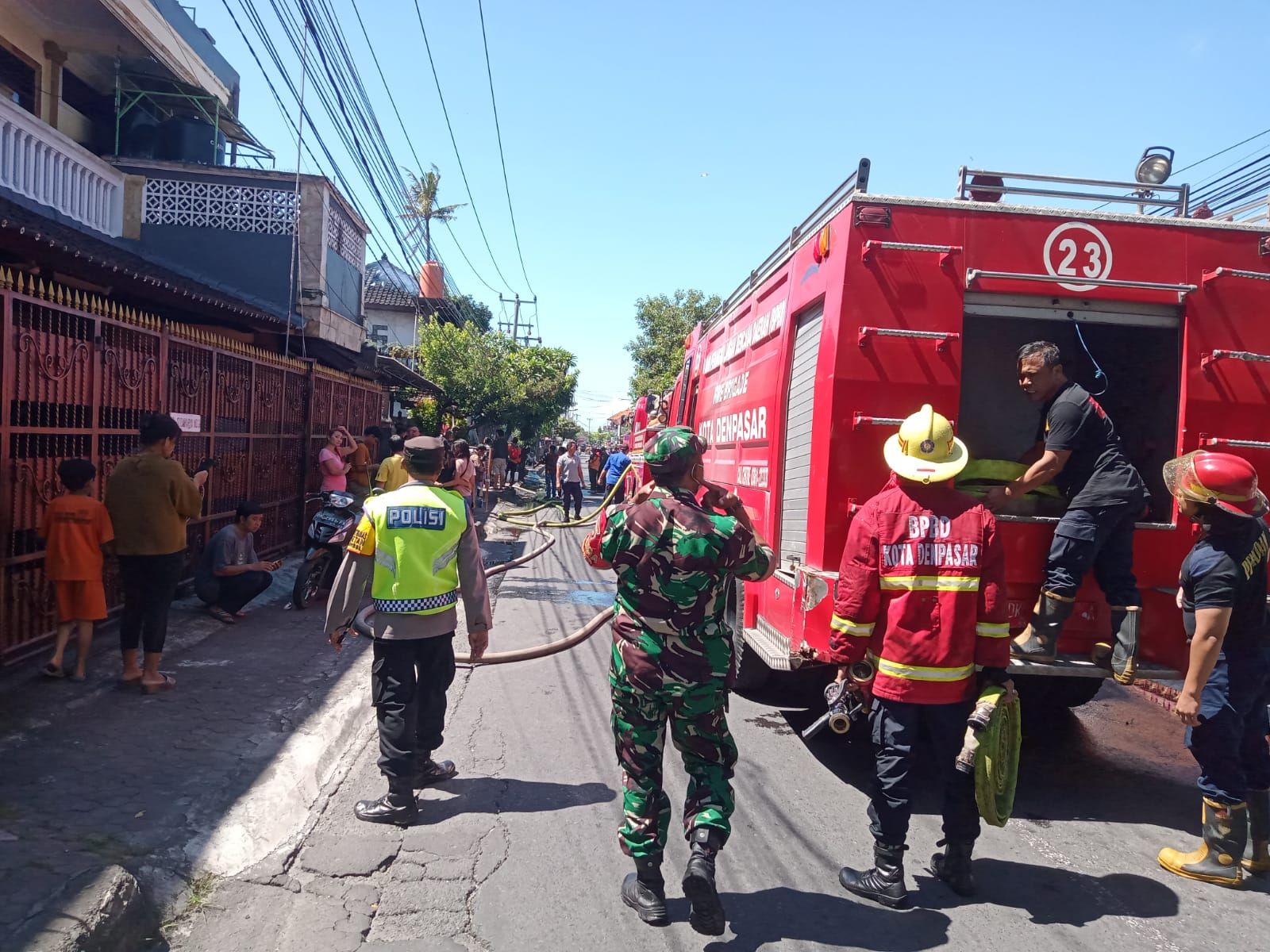 podiumnews.com-Toko di Sesetan Ludes Terbakar