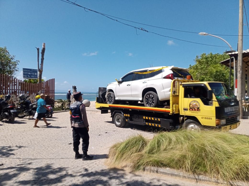 podiumnews.com-Bule Kabur Usai Tabrak Pemotor Hingga Tewas 