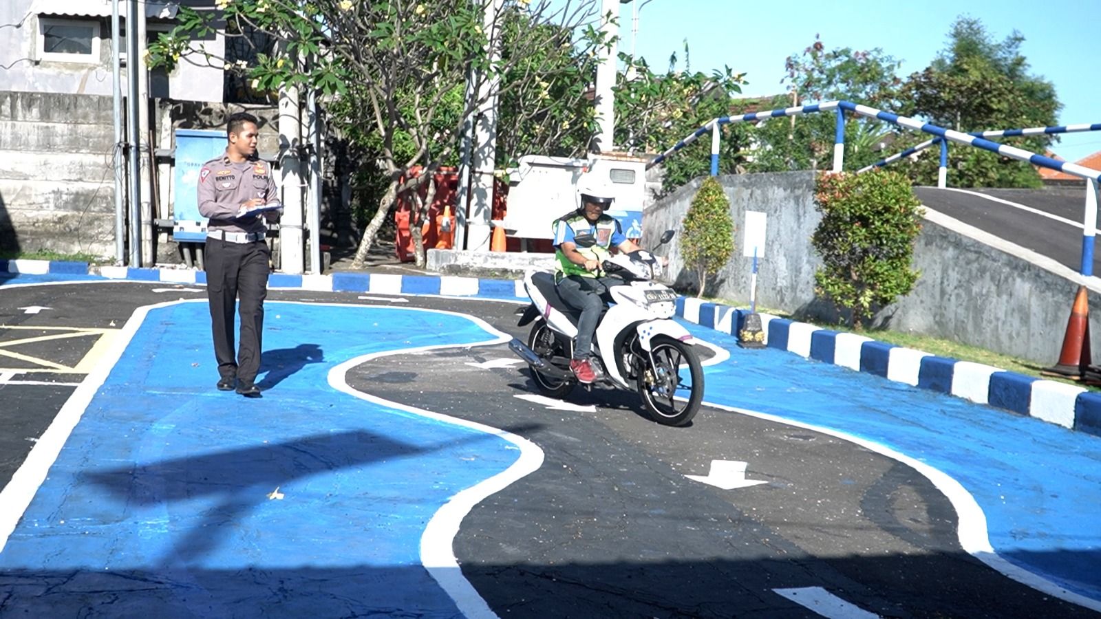 podiumnews.com-Ujian SIM C di Denpasar Pakai Lintasan S