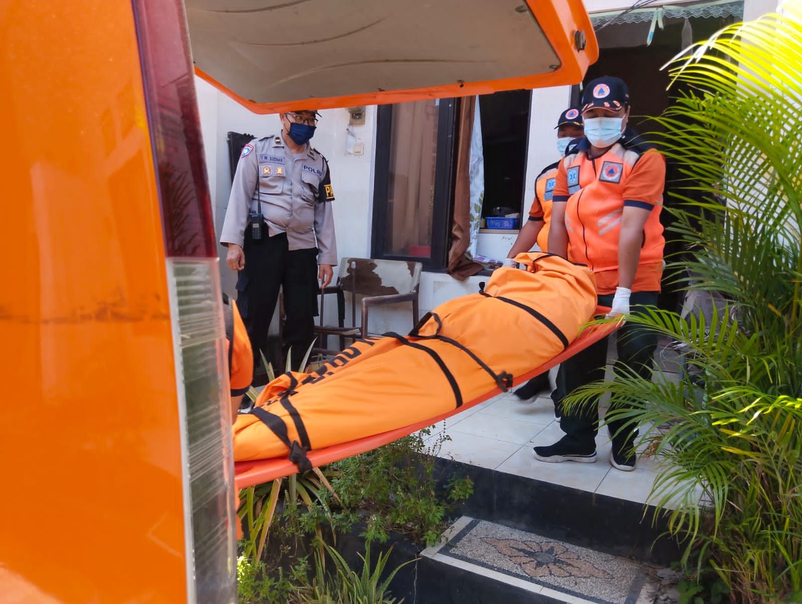 Pria Jakarta Bunuh Diri Gorok Leher