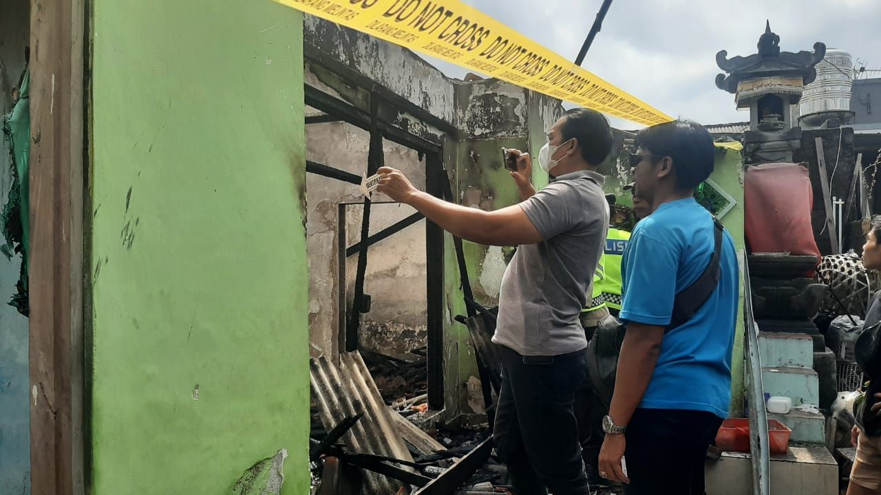 podiumnews.com-Rumah di Sesetan Hangus Terbakar