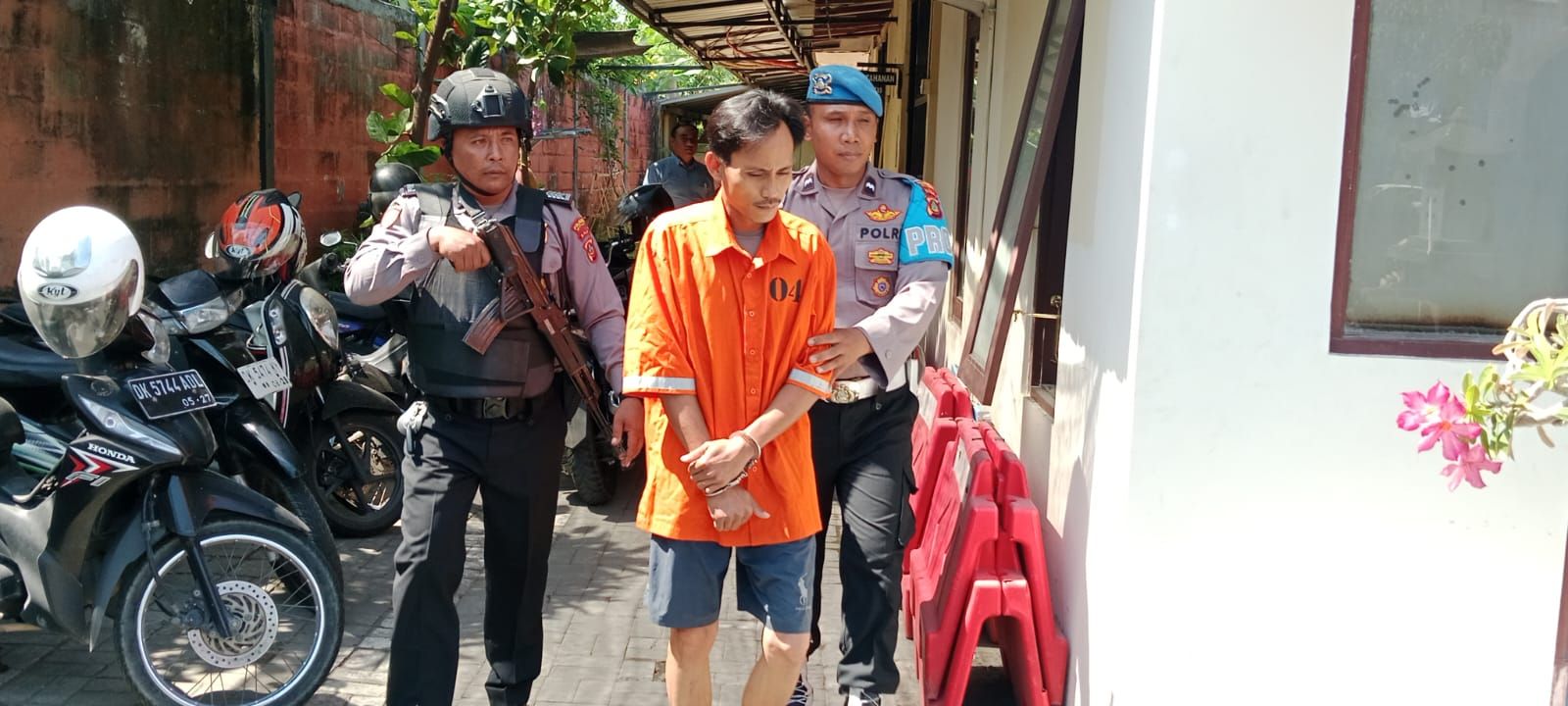 podiumnews.com-Maling Motor Keciduk di Depan Mapolsek  