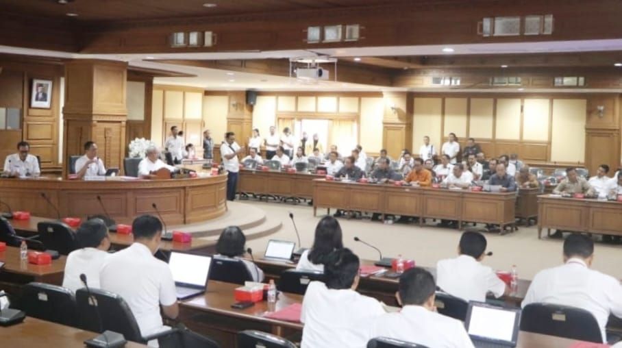 Rapat Kerja Bersama Tim Banggar DPRD Badung, Lakukan Terobosan Meningkatkan Pendapatan