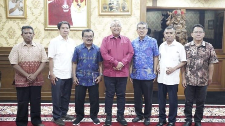 podiumnews.com-Putu Parwata Terima Audensi Pengurus Stasi Santo Stefanus Tegaljaya Dalung