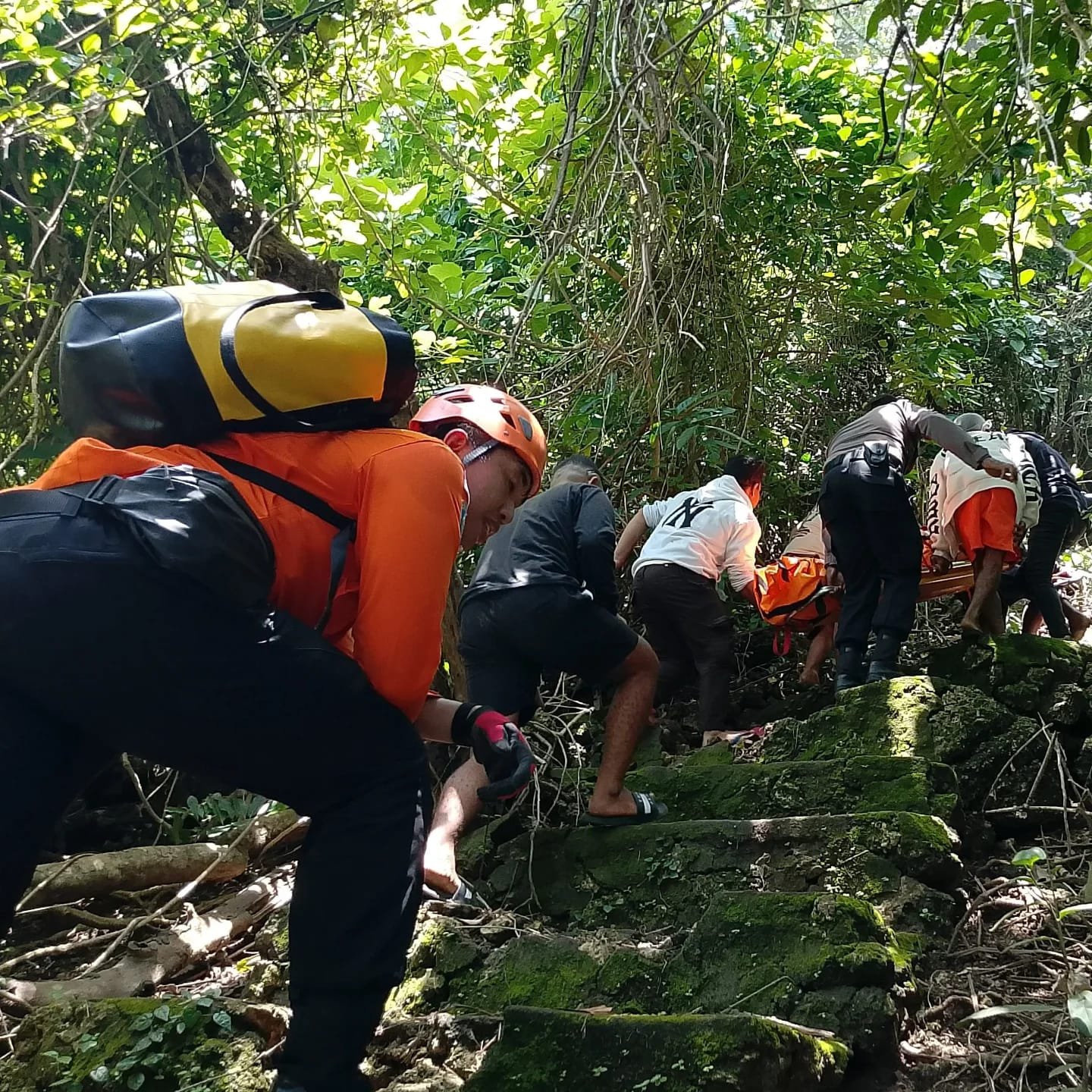 Pria Gantung Diri di Tebing Pecatu