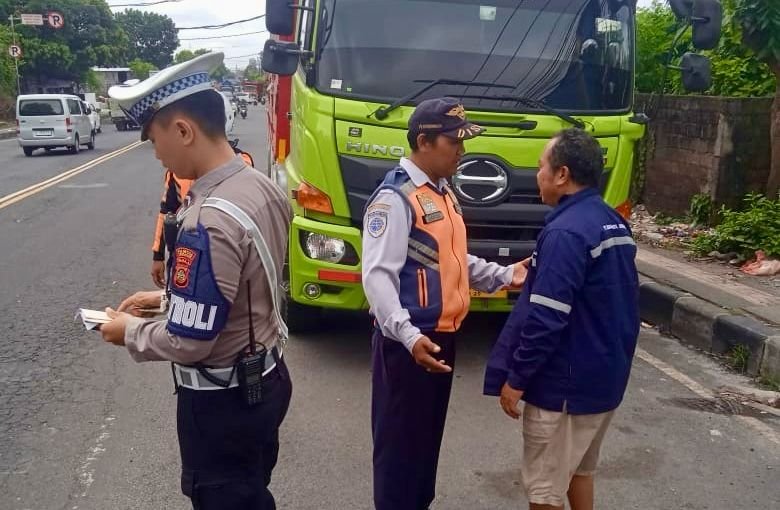 Dishub Denpasar Tindak 14 Angkutan Barang di Mahendradatta