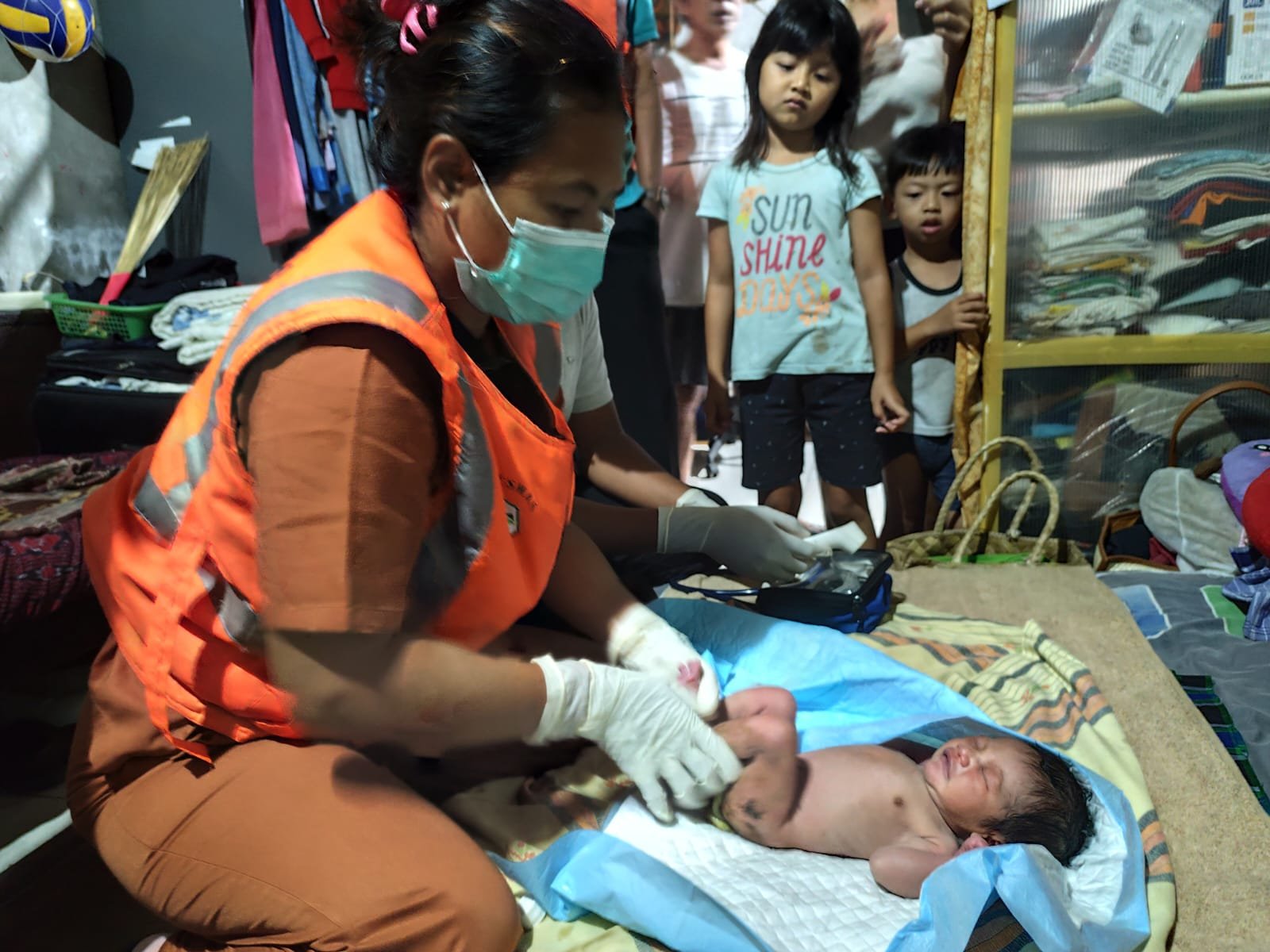 Warga Temukan Bayi di Semak-Semak