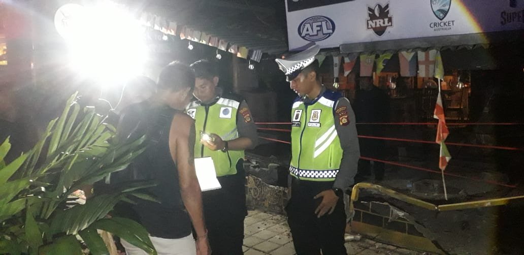 Mabuk, Sopir Avanza Hantam Motor dan Warung