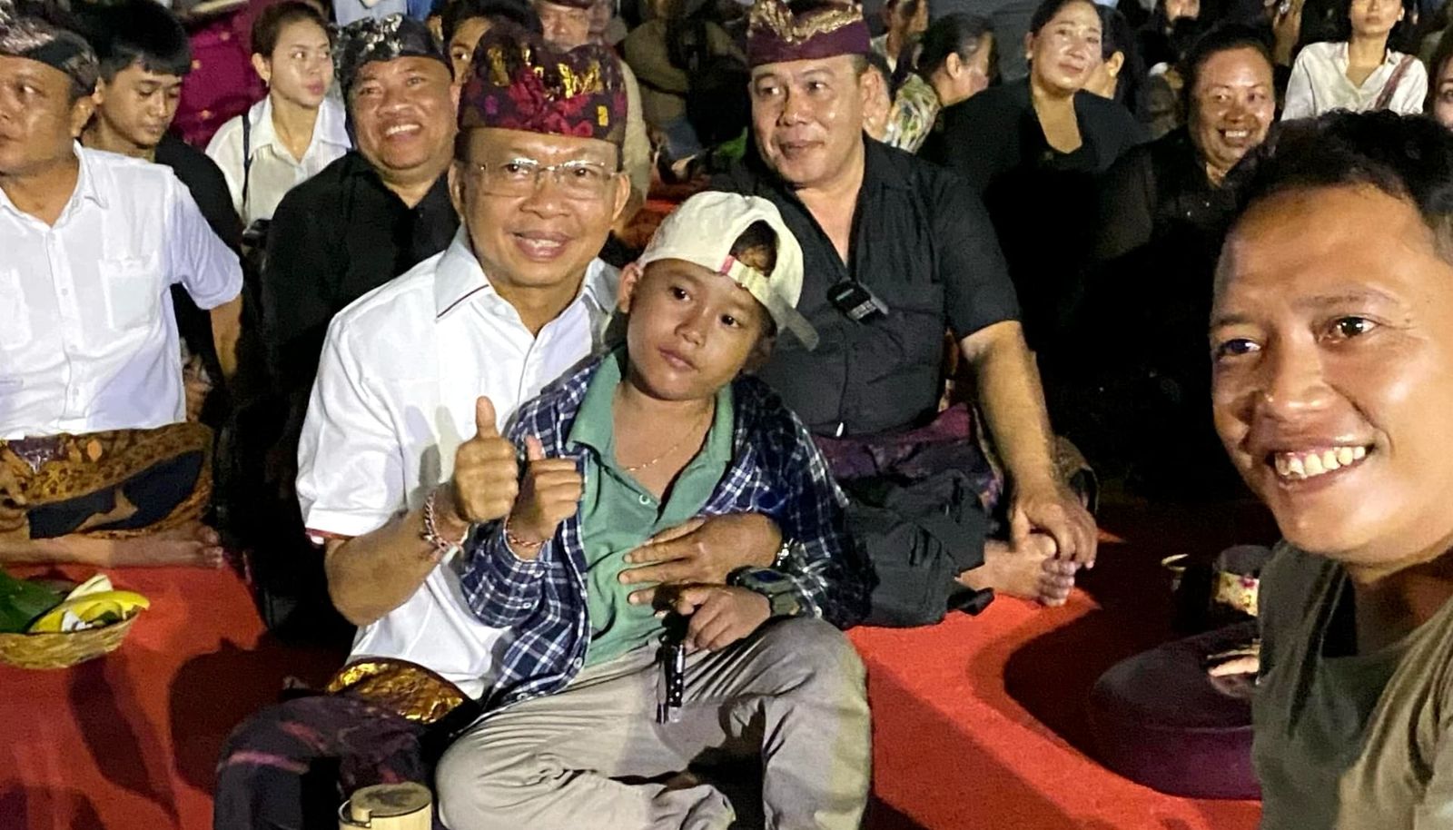 podiumnews.com-Kedekatan Gubernur Koster dengan Anak-Anak Bali