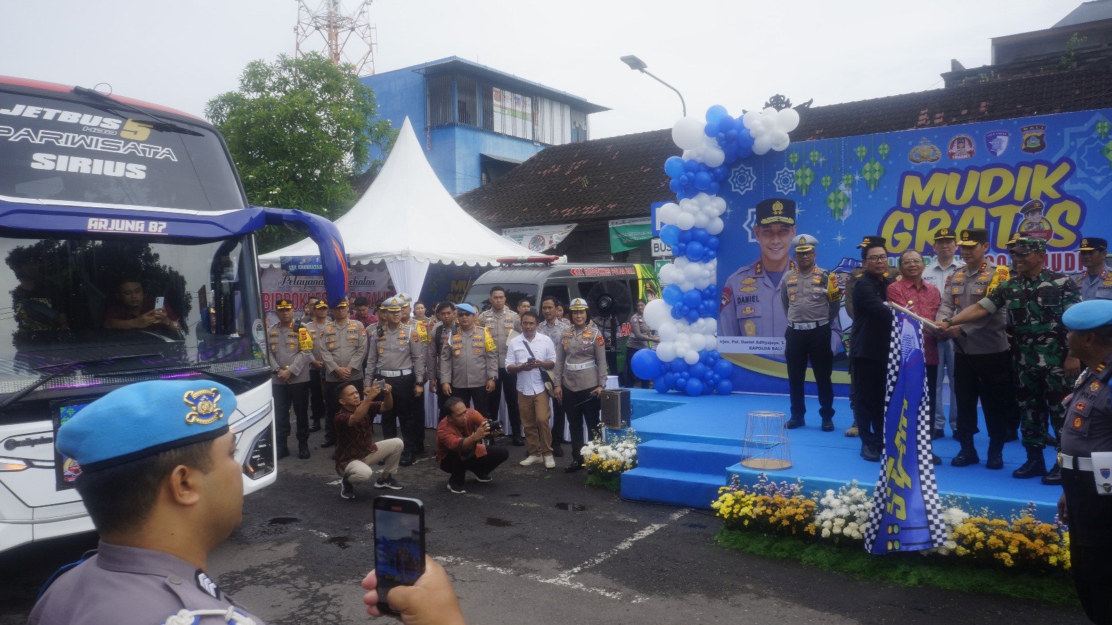 Kapolda Bali Lepas 29 Bus Mudik Gratis