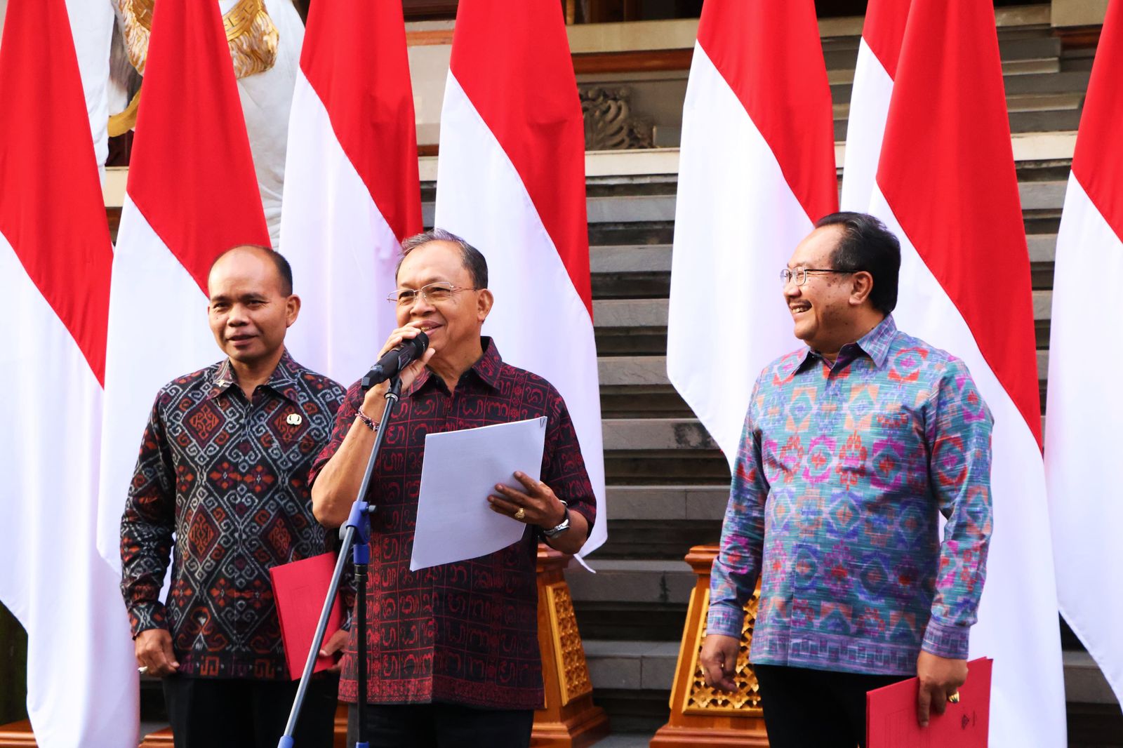 podiumnews.com-Sejalur dengan Pemerintah Pusat, Koster Tegas Perangi Sampah!