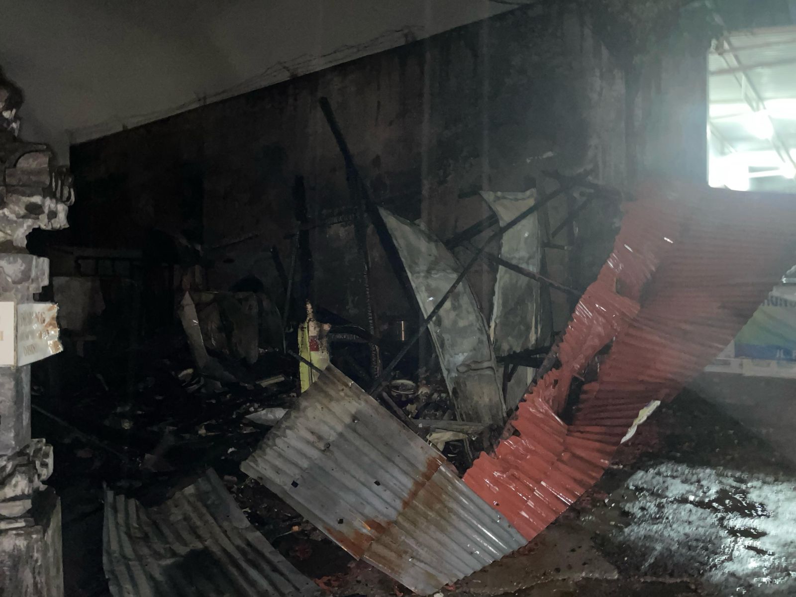 podiumnews.com-Korsleting Listrik Diduga Picu Kebakaran Warung di Kuta