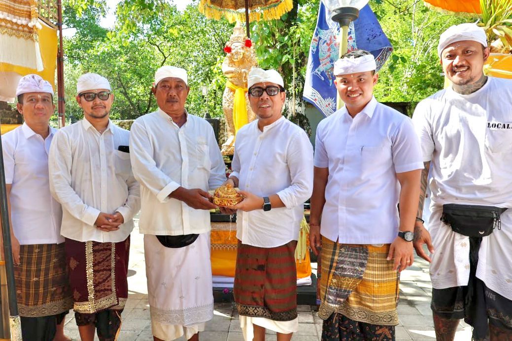 podiumnews.com-Arya Wibawa Saksikan Sakralnya Pemelaspasan Patung di Sanur