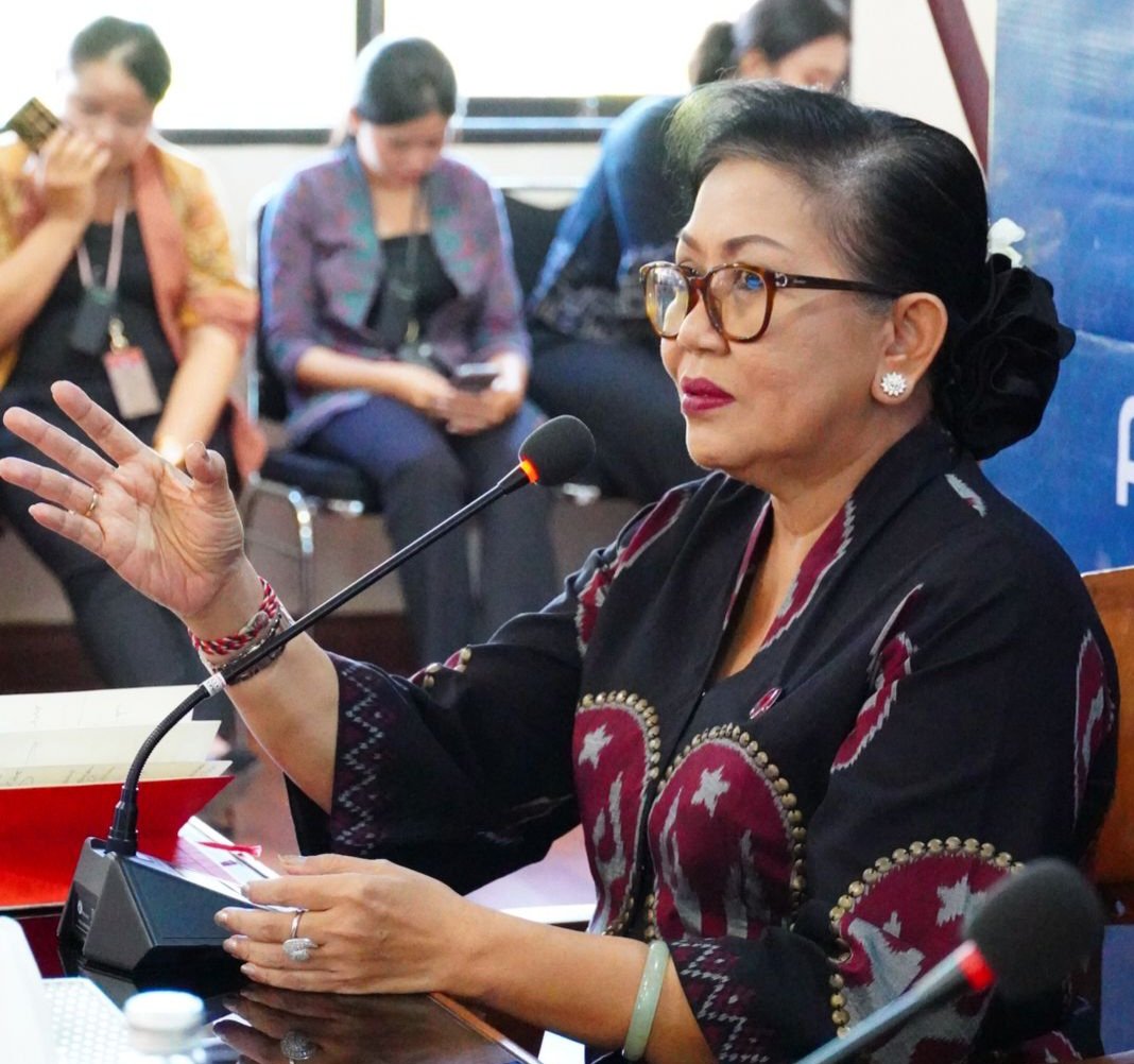 Putri Koster Ajak Pelindo Sinergi Bersihkan Sampah Bali