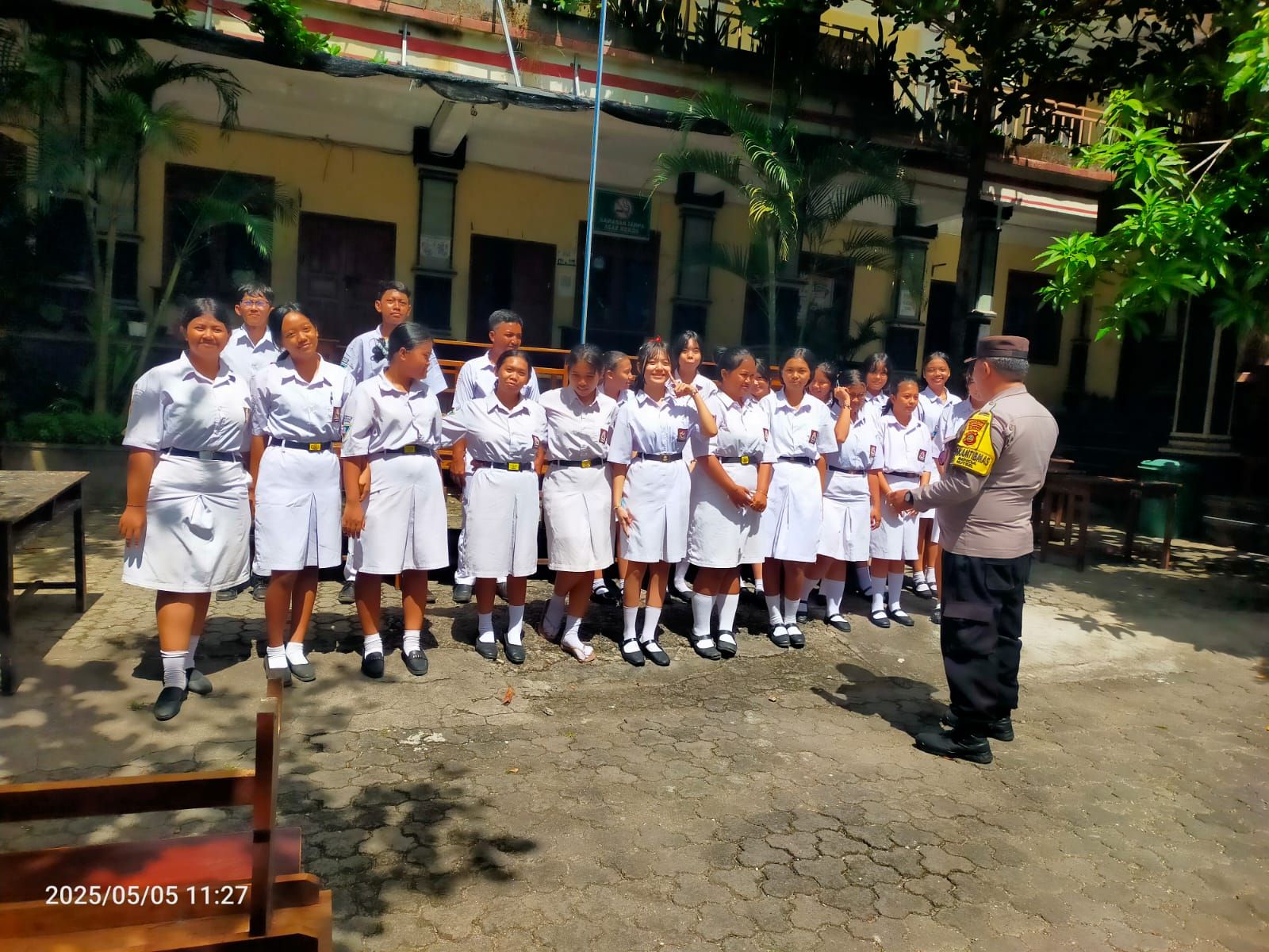 podiumnews.com-Siswa SMA Lulus di Kuta Selatan, Dilarang Corat-Coret 