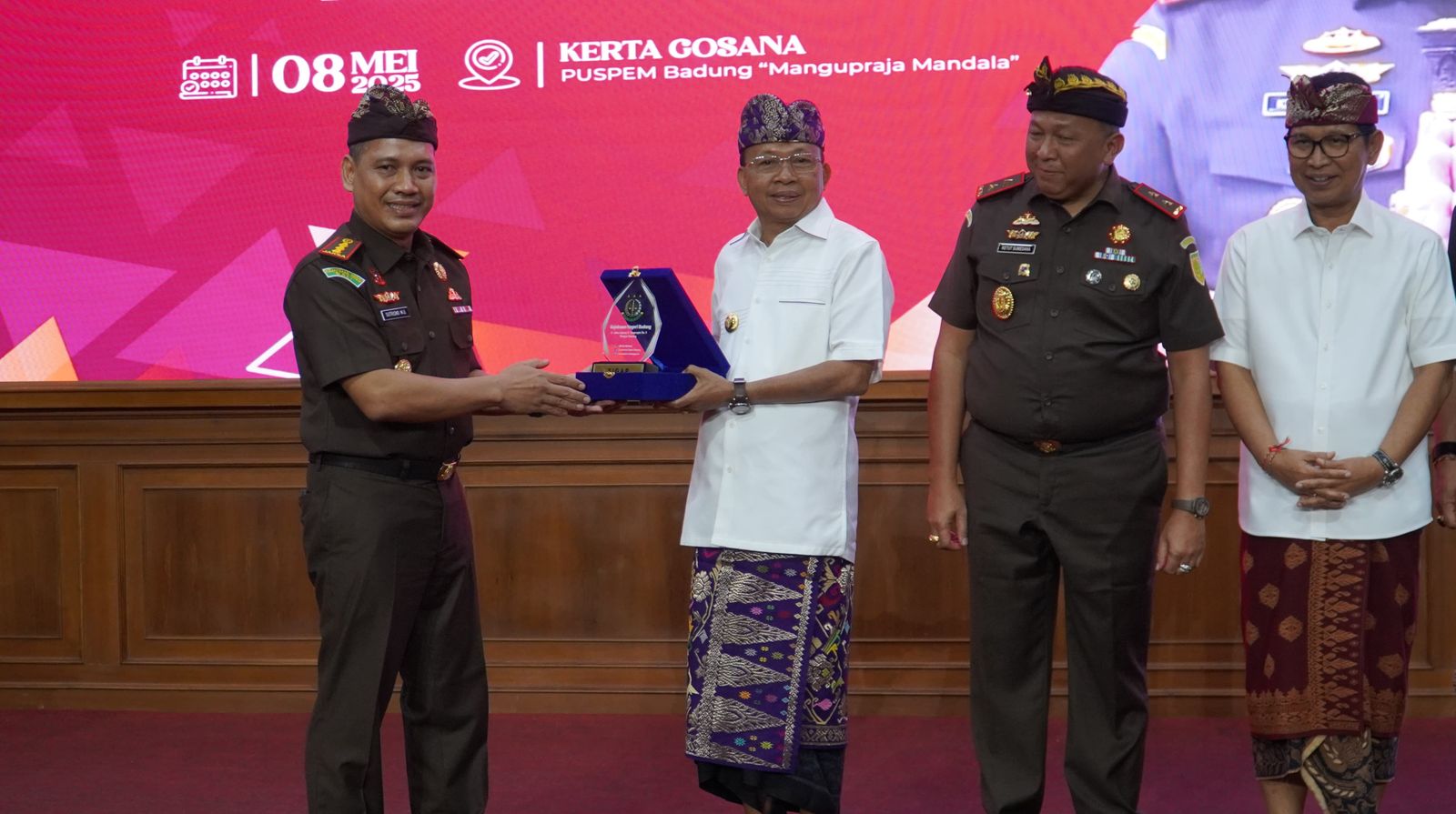 podiumnews.com-Bali Perangi Preman Berkedok Ormas: Bale Adhyaksa Jadi Benteng Desa Adat