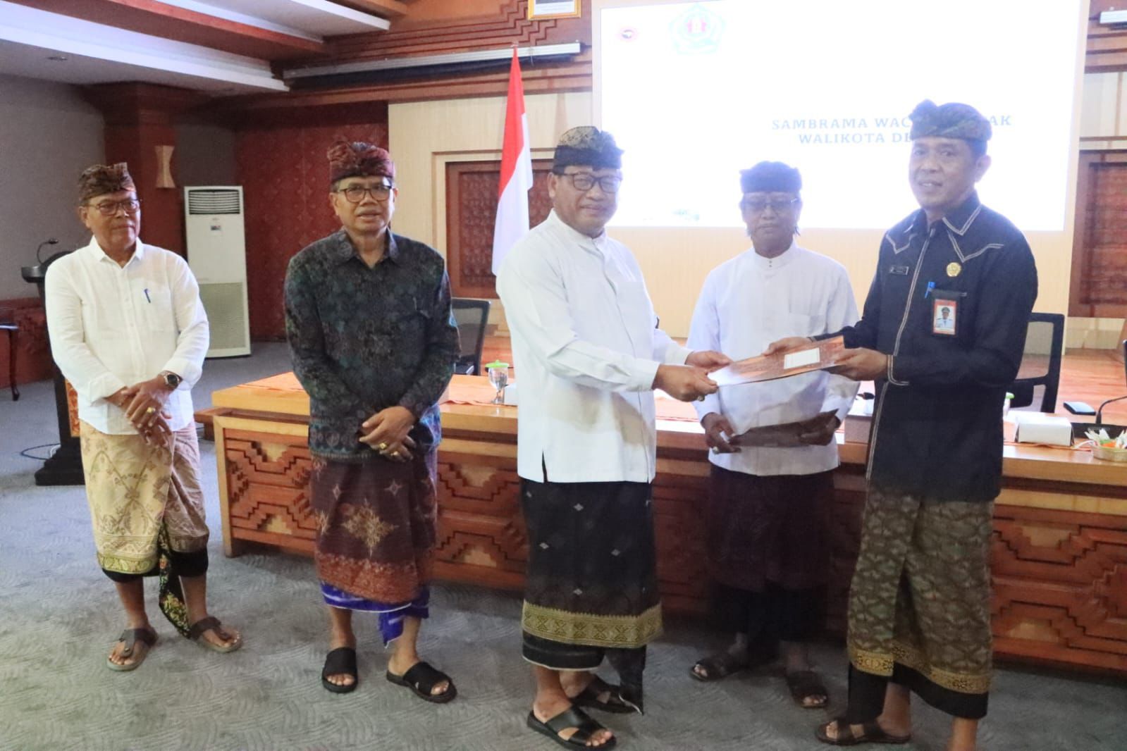 podiumnews.com-Denpasar Gaspol, Sinergi Adat-Dinas Berantas Sampah