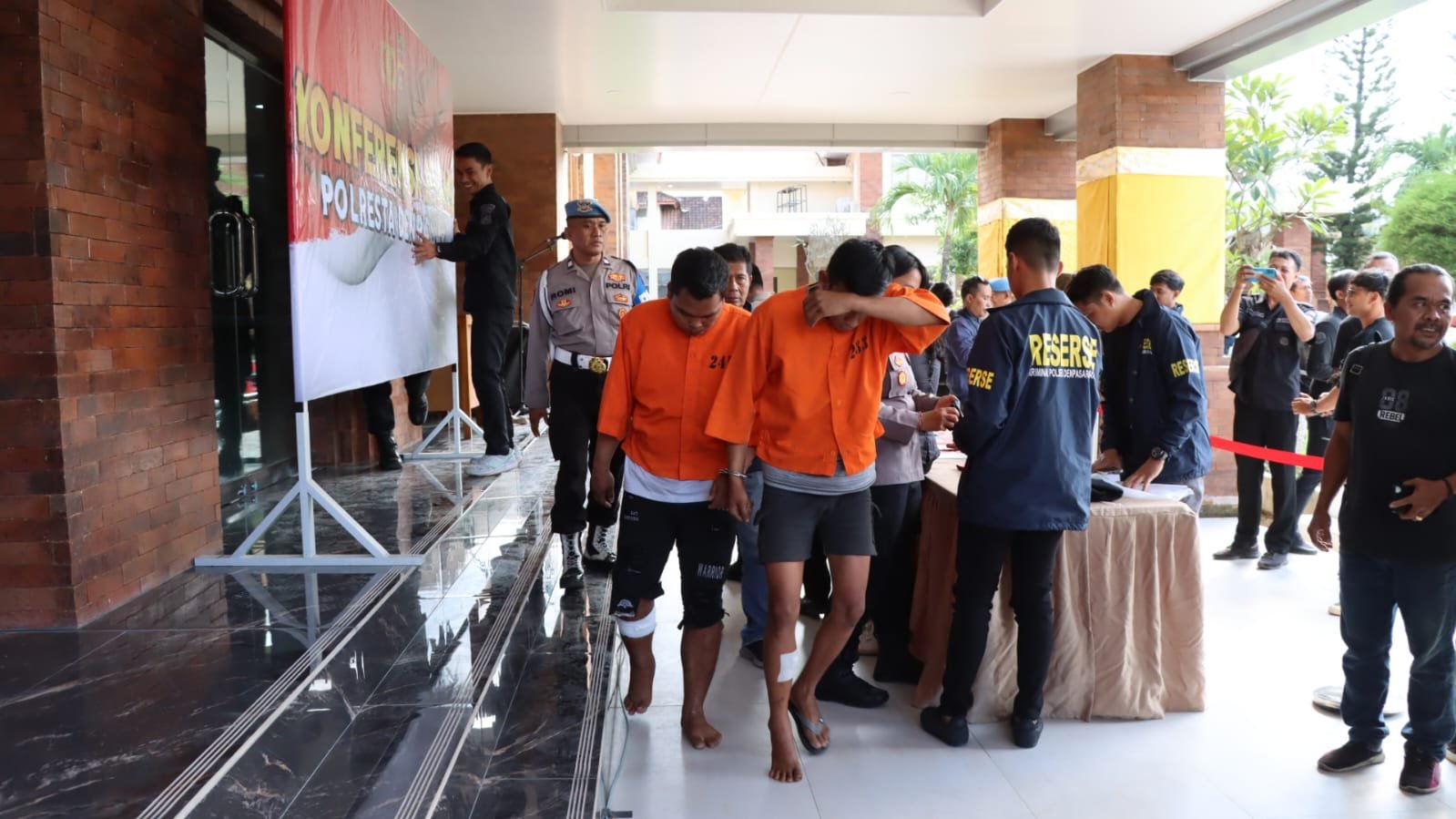 Polsek Denpasar Selatan Tembak Kaki Dua Pencuri Motor, Begini Modus Pelaku