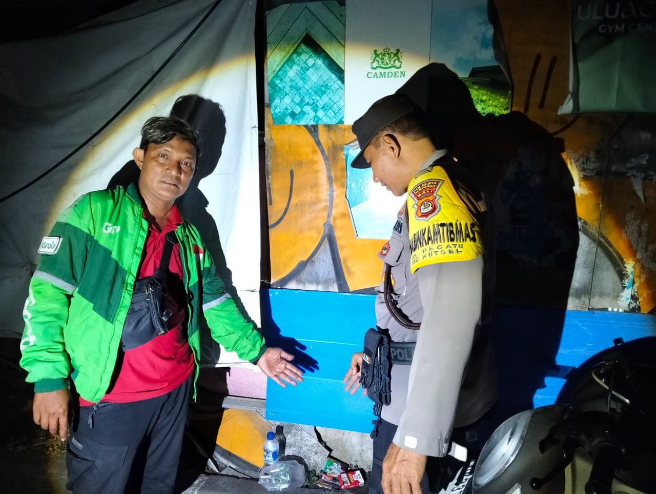 podiumnews.com-Driver Ojol Meninggal di Pangkuan Temannya di Padang-Padang