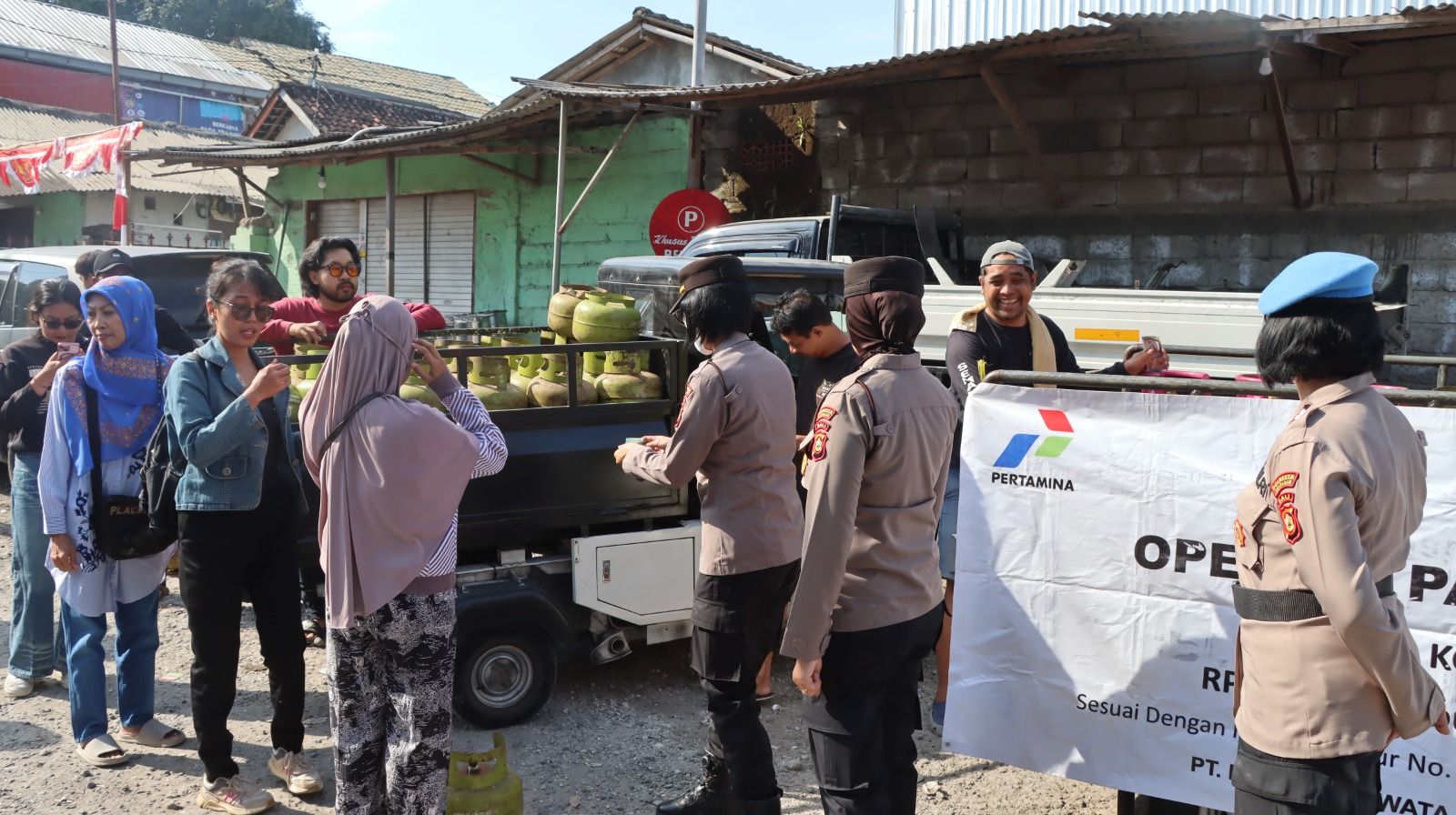 HUT Ke-77, Polwan Denpasar Gelar Baksos dan Bakti Kesehatan