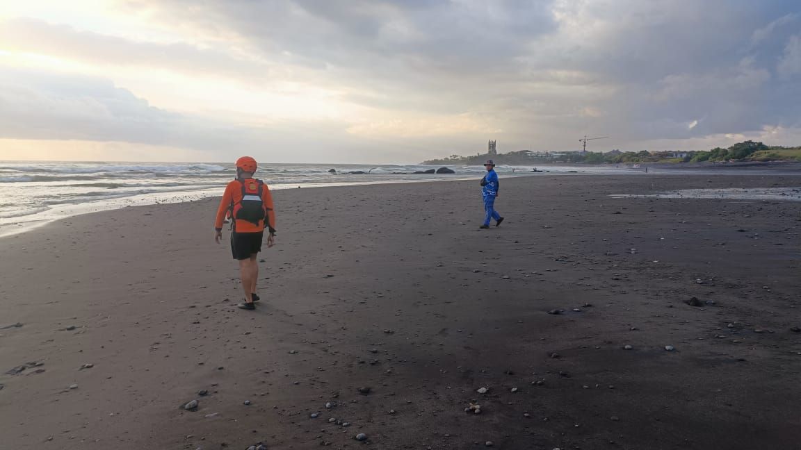Tiga Orang Terseret Arus Deras di Pantai Mengening Mengwi