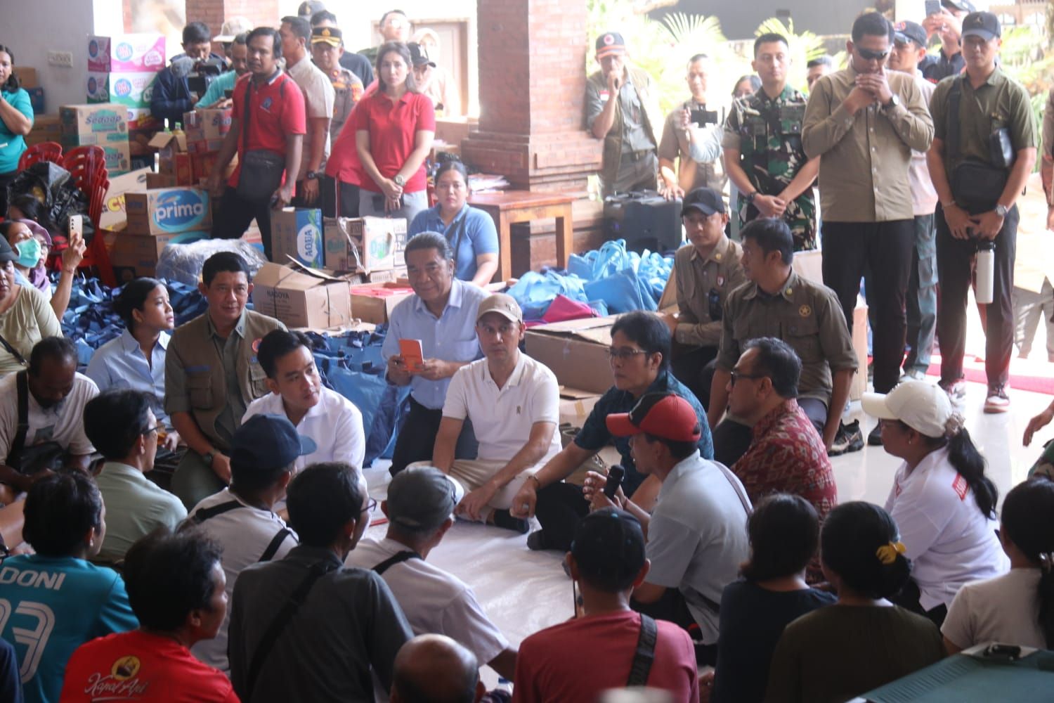 Wagub Bali Dampingi Wapres Tinjau Lokasi Pengungsi, Warga Curhat