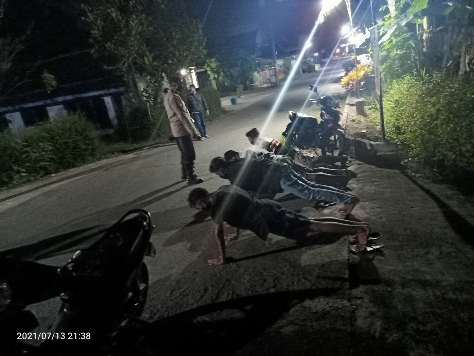 podiumnews.com-Tengah Malam Mancing, Empat Pemuda Diganjar Push-up di Klaten