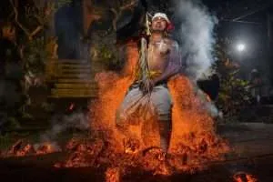 Sanghyang Jaran: Menari di Atas Bara untuk Tolak Bala