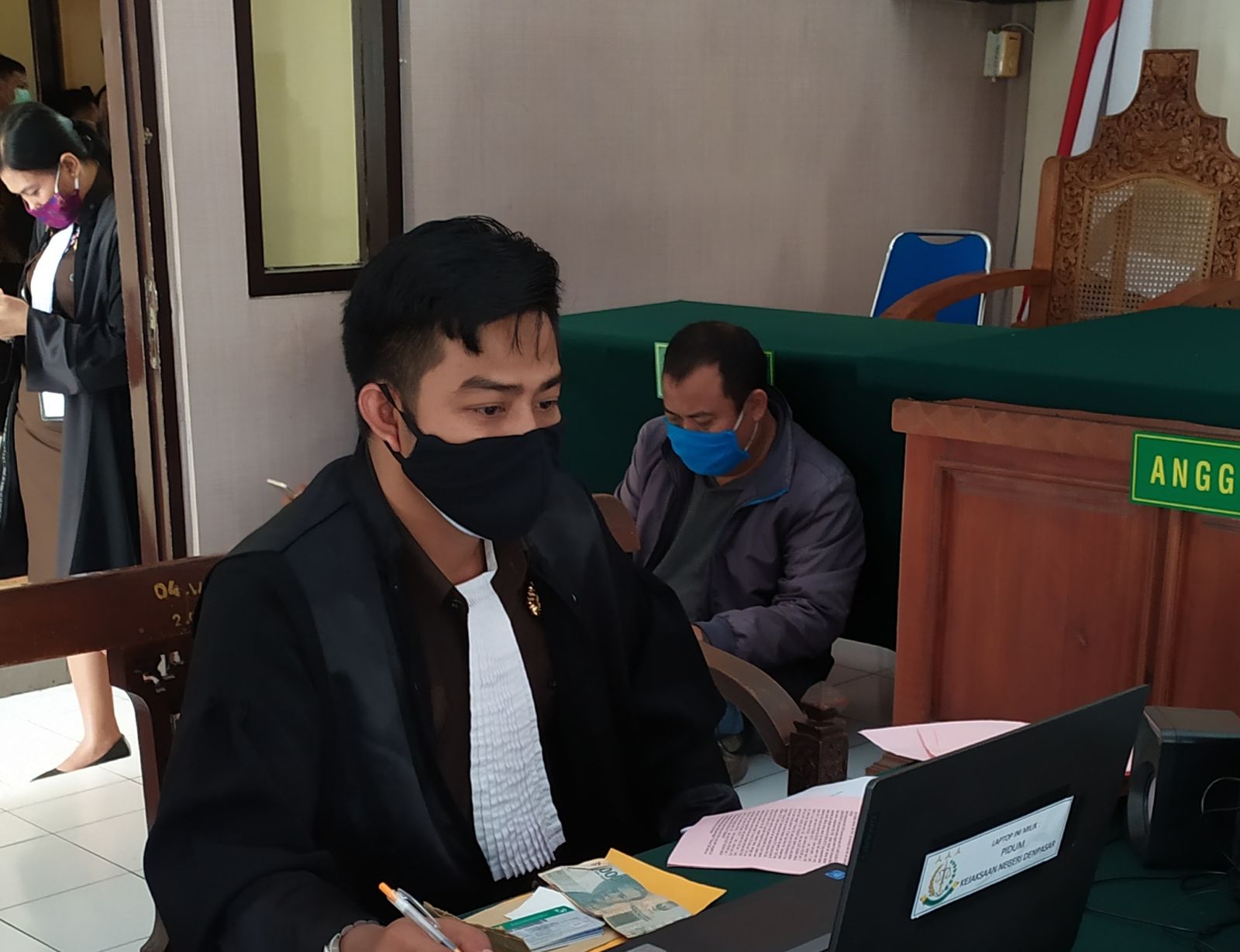 podiumnews.com-Boncengan Ambil Tempelan Sabu, Kedua Pria ini Divonis 9 Tahun