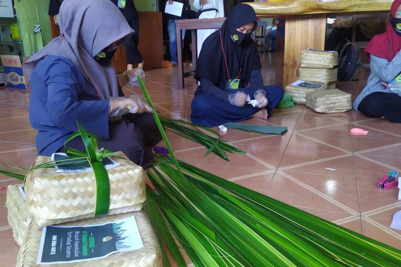 podiumnews.com-LDII Bali Distribusikan 10.000 Besek Daging Kurban