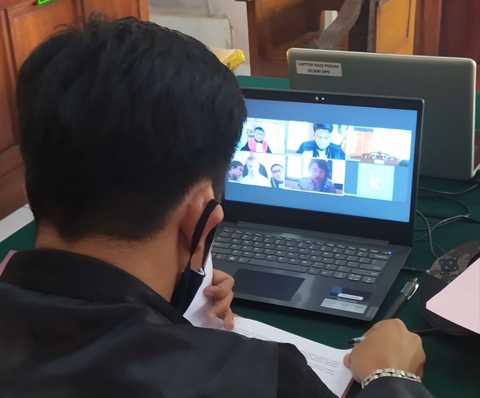 podiumnews.com-Bawa 21 Paket Sabu, Kurir Banyuwangi ini Dituntut 10 Tahun