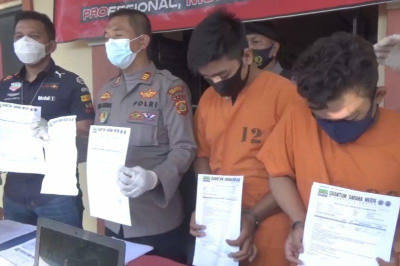 podiumnews.com-Tersangka Pemalsuan Surat Tes Cepat COVID-19 Ditahan Polisi