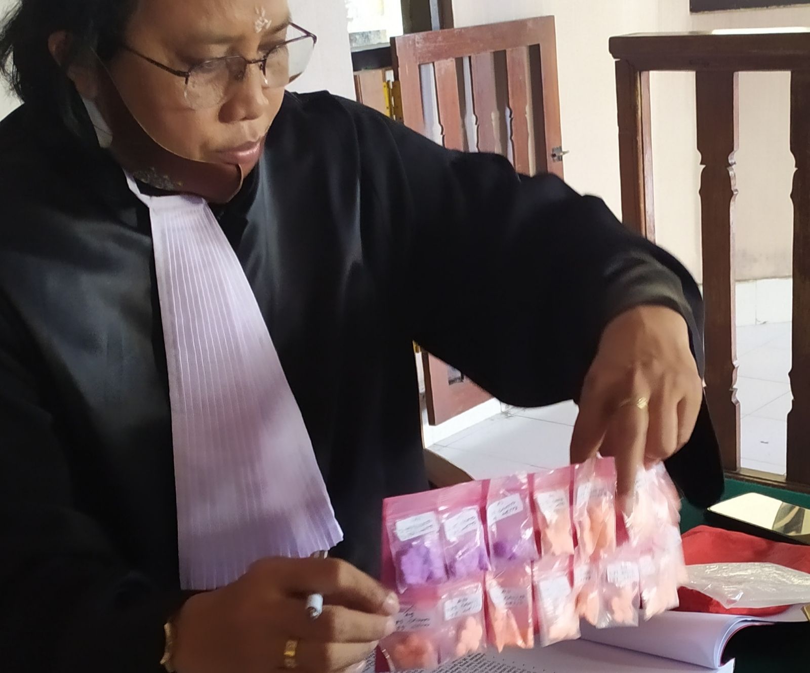 Edarkan Sabu dan Pil Netrazepam, Pemuda ini Dihukum 6,8 Tahun