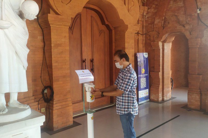 podiumnews.com-Gereja Katedral Bali Tiadakan Kemeriahan Pohon dan Kandang Natal