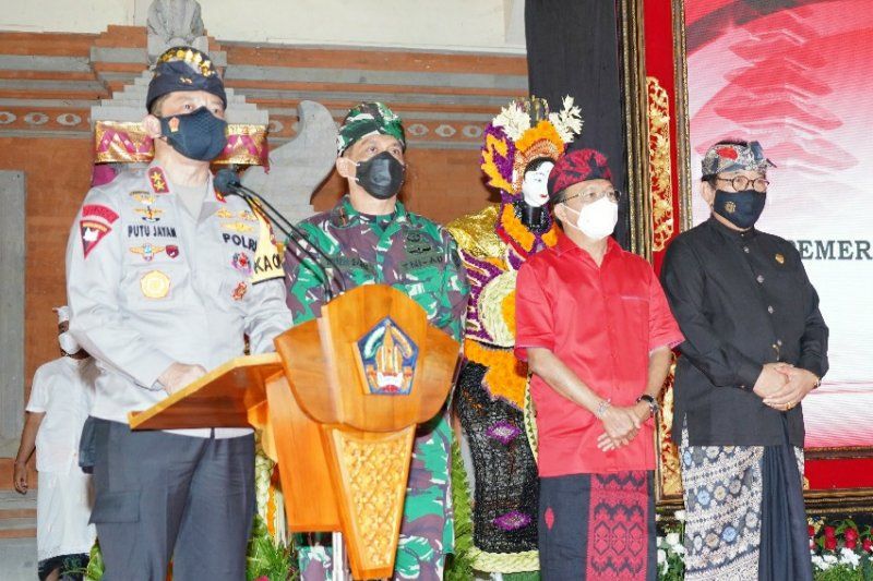 podiumnews.com-TNI-Polri Dukung Penerapan Sistem Keamanan Berbasis Desa Adat di Bali
