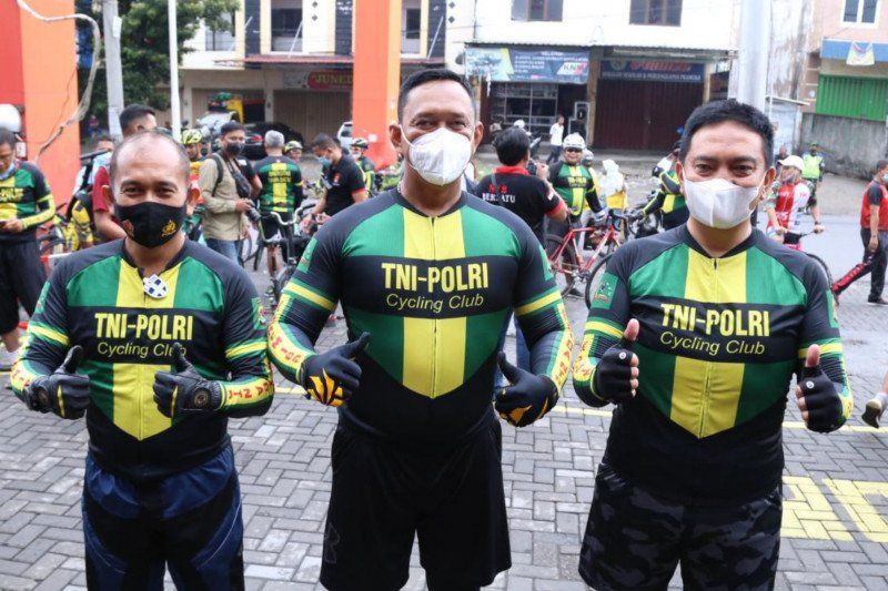podiumnews.com-TNI dan Polri NTB Gelar Gowes dan Bakti Sosial