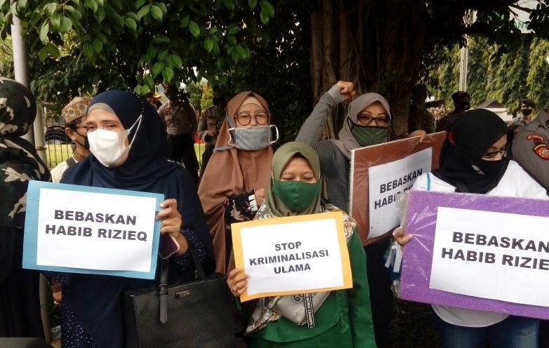 podiumnews.com-Masalah Koneksi Internet, Sidang Perdana Rizieq Shihab Ditunda