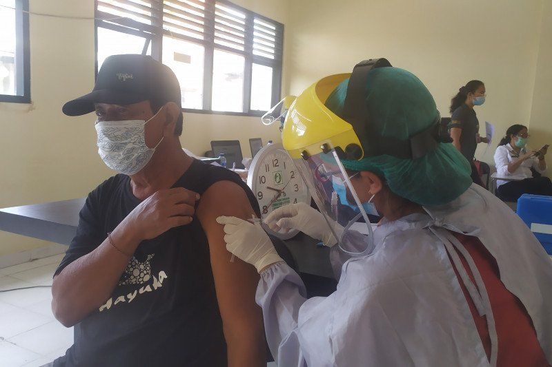 podiumnews.com-Warga Sanur Mulai Dapat Suntikan Vaksin Astrazeneca